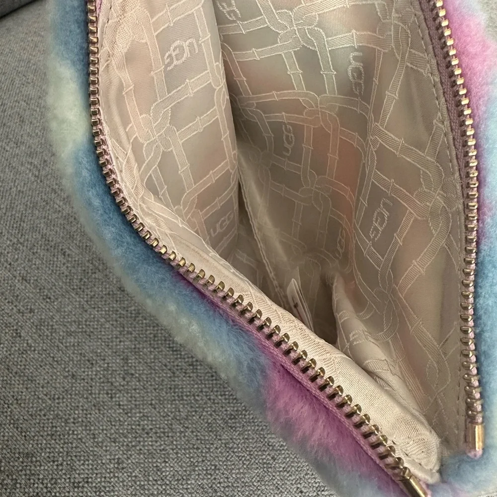 Small Pouch like new comes from smoke and pet free home! Super cute! - Picture 2 of 4